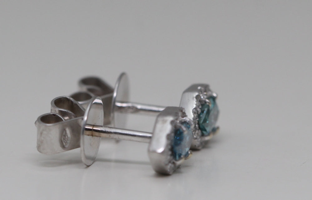 18k Gold Diamond Stud Earrings X550783