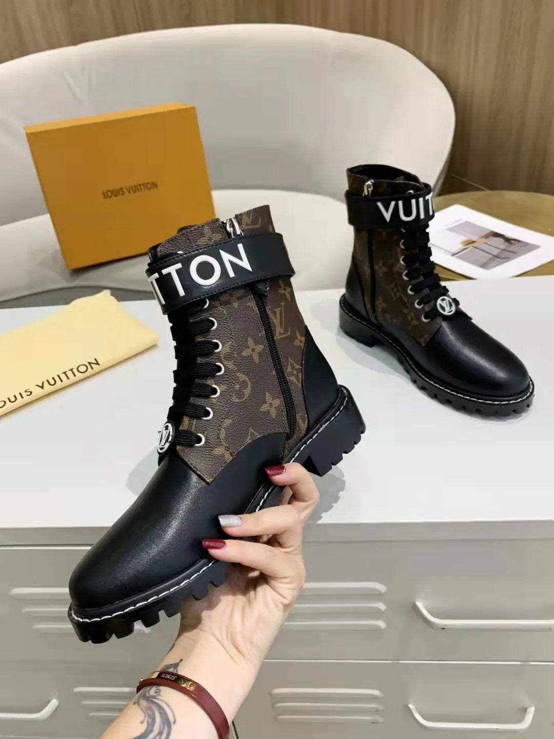 Women Boots F6229