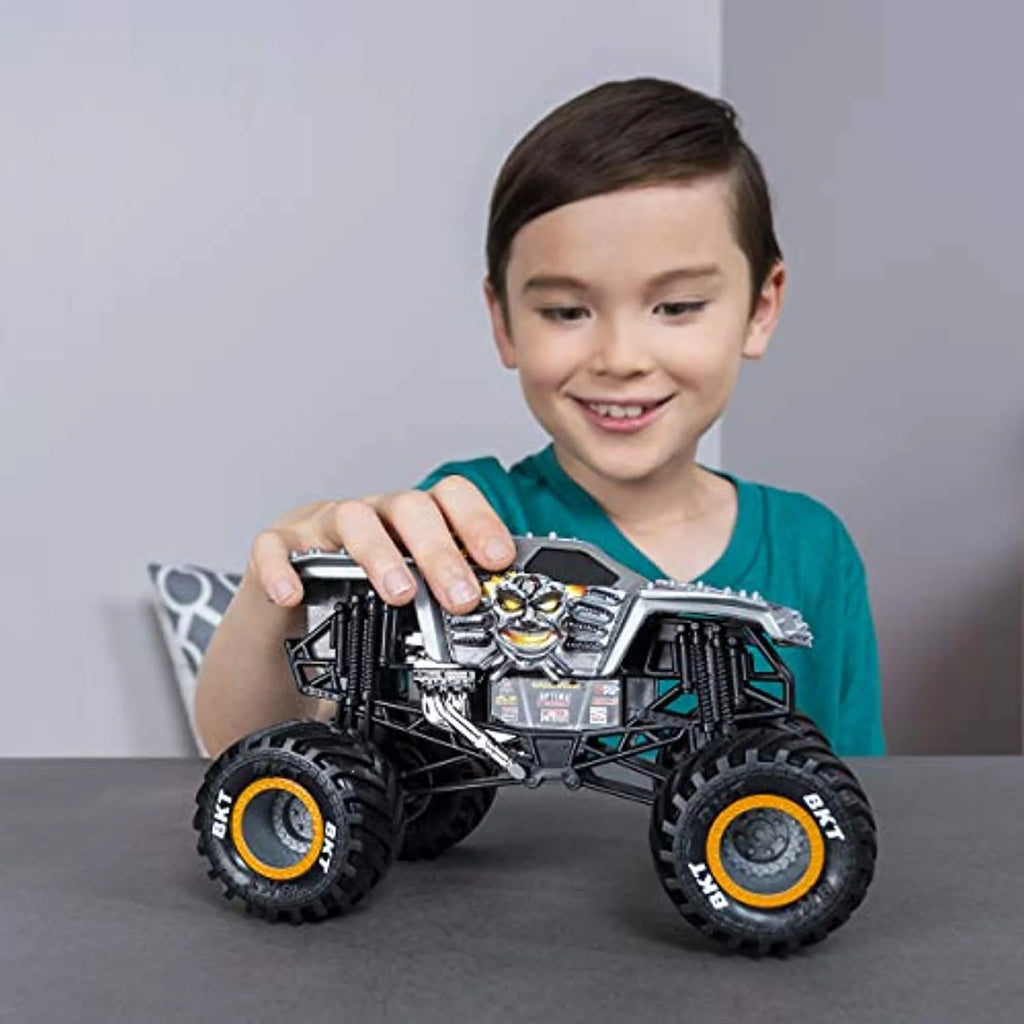 Max D Die-Cast Monster Truck 1:24 Scale N721