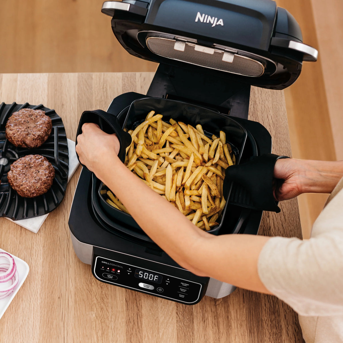 Black Indoor Grill with 4-qt Air Fryer L2722
