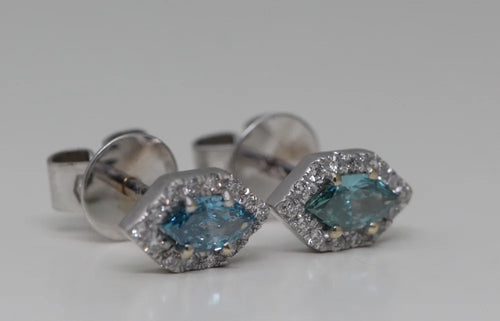 18k Gold Diamond Stud Earrings X550783