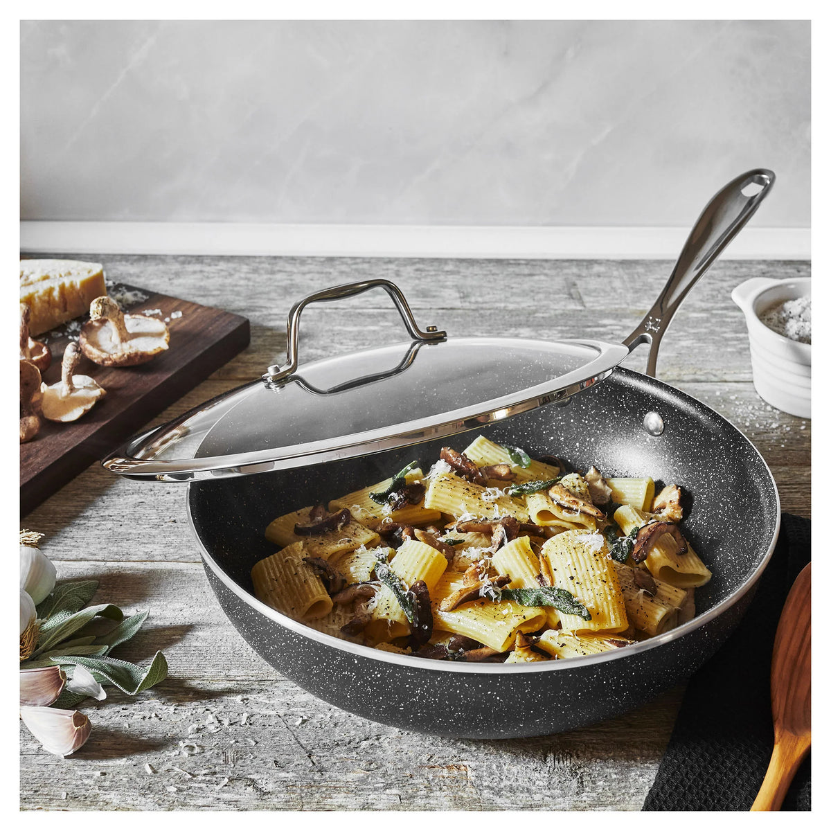 11 Aluminum Non-Stick Pan with Lid L738592
