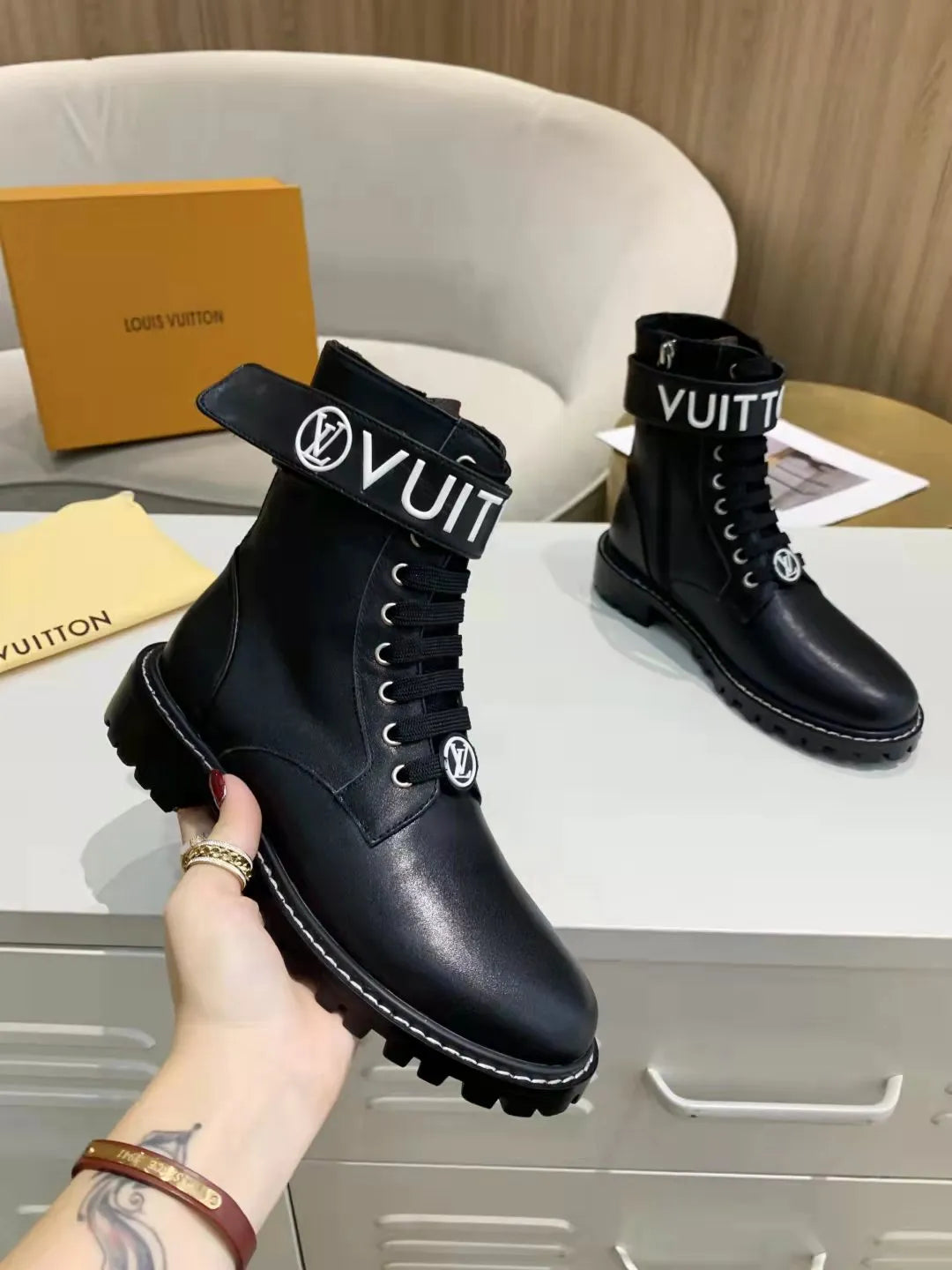 Women Boots F6229