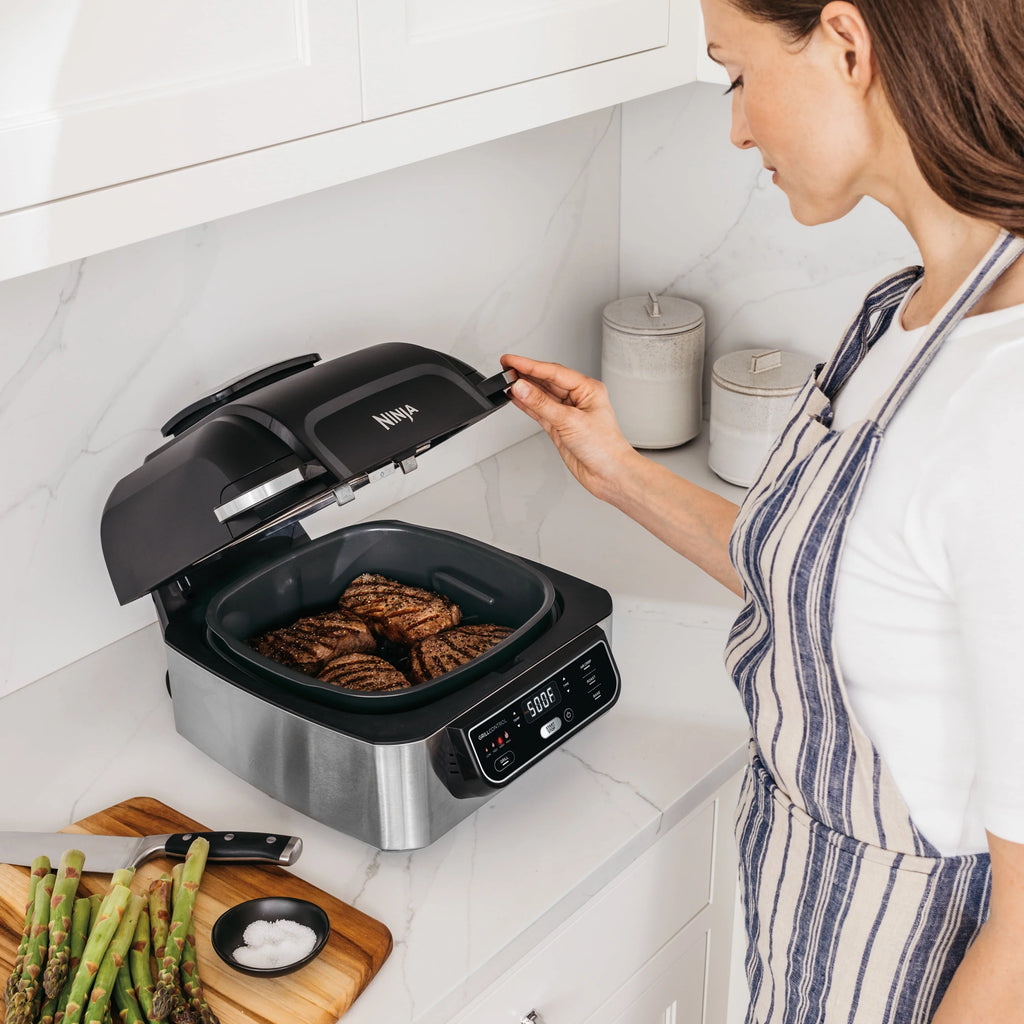 Black Indoor Grill with 4-qt Air Fryer L2722
