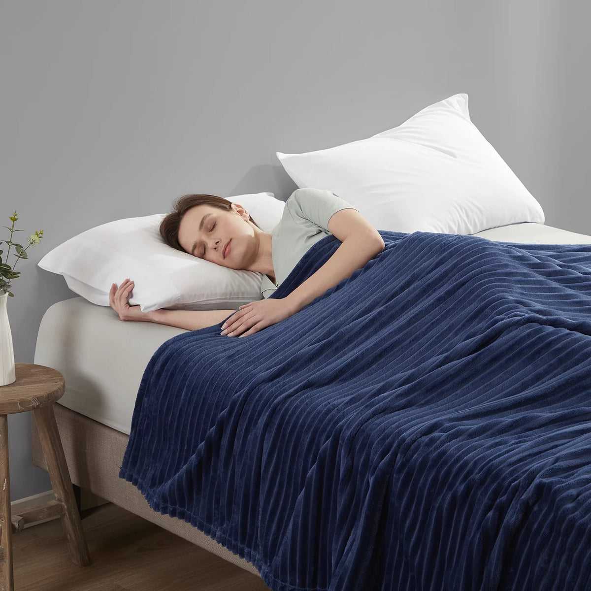 Soft Lightweight Plush Fleece Queen Size Blanket Z45323