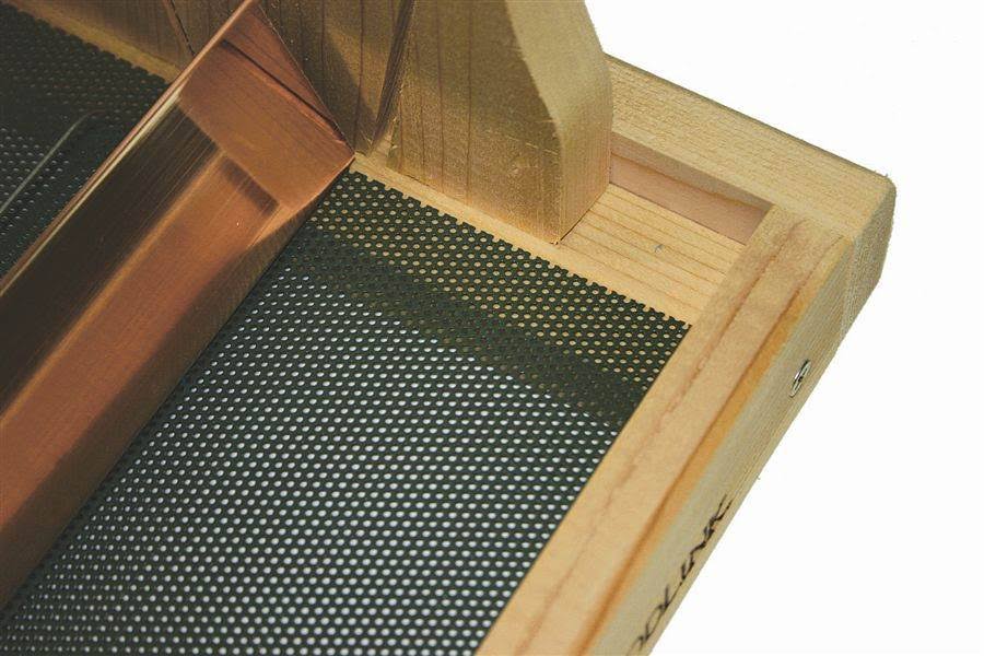 Cedar Feeder with Suet Cages Z74510