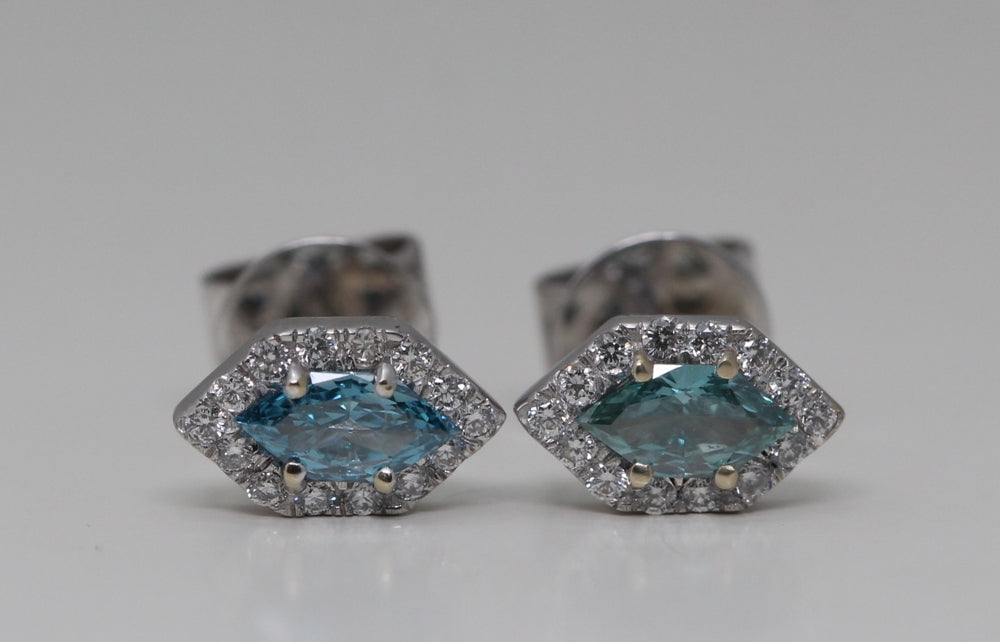 18k Gold Diamond Stud Earrings X550783